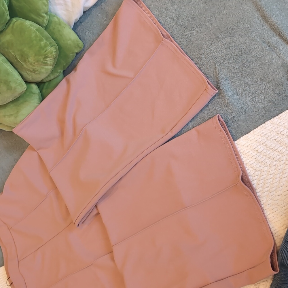 Pink slacks - Picture 3 of 8